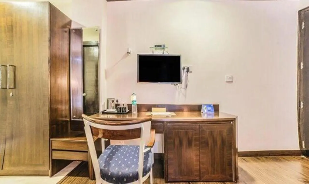Fabhotel Galaxy - Nr Patel Nagar Metro Delhi