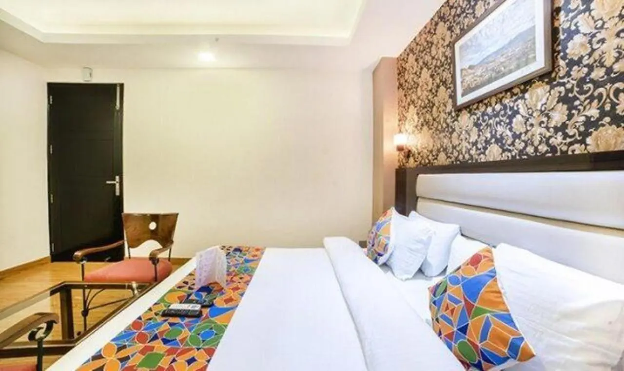 Hotel Fabhotel Galaxy - Nr Patel Nagar Metro Delhi